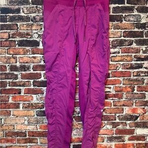 Lululemon Dance Studio
Mid-Rise Cropped Pants in magenta